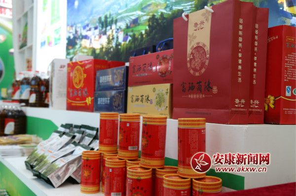 �hꎸ���ʳƷ&ldquo;����&rdquo;������ɞ鱊���ο͓�ُ��&ldquo;���c&rdquo;  ���� �z_meitu_19.jpg