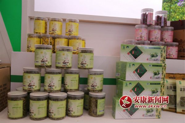 �hꎸ���ʳƷ&ldquo;����&rdquo;������ɞ鱊���ο͓�ُ(g��u)��&ldquo;���c(di��n)&rdquo;       ���� �z_meitu_17.jpg