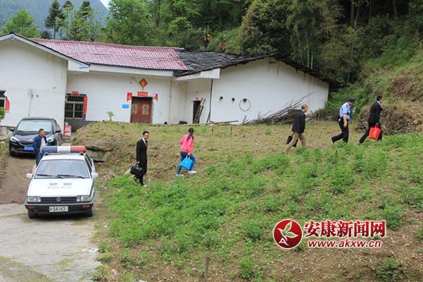 1開車只能到這里 開始上山_副本.jpg