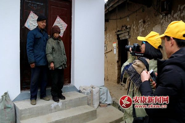 �@һ����D�����ӳ��������(w��)���������pĿʧ����ʮ�������ɷ�ʼ�K���x���������˺������Տ���Ӱ�����s��ʮ����ɽ·����ӬF(xi��n)����.