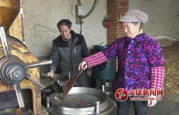 張忠才與梅樹新老人 (3).jpg