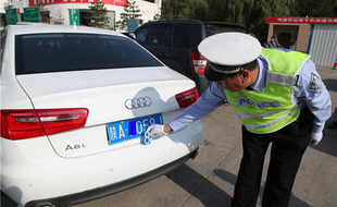 陜西省公安交警組織開(kāi)展打擊假牌套牌假證違法行為專(zhuān)項(xiàng)行動(dòng)