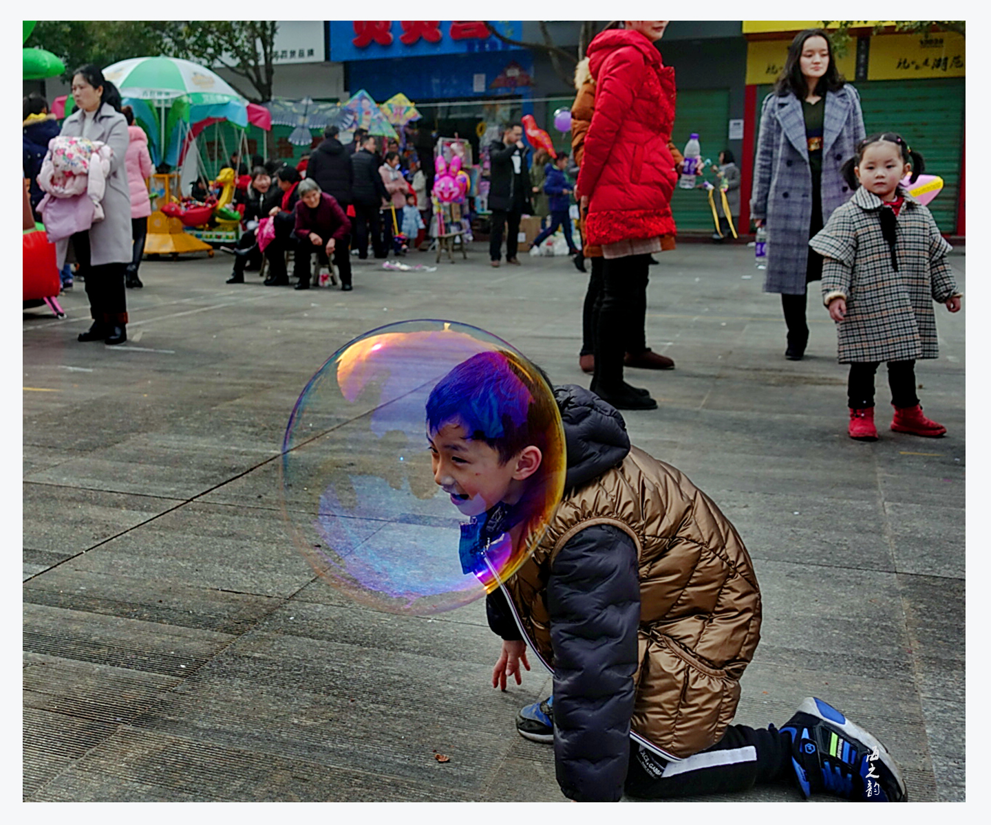 ³һ磬Ѯ(yng)ף V(chng)һǎׂ(g)ӱMĴĔzǶȾ(li)кƺ^  Ѧ   z.jpg